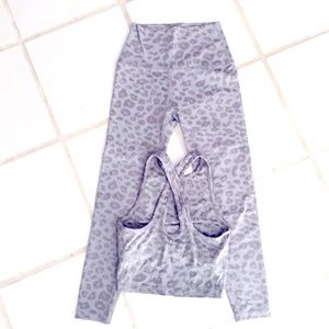 FLASH SALE!
NWOT Beyond Yoga Light Grey Leopard Set - XS